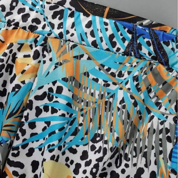 New Women Blue and Yellow Jungle print halter top 2pc Short Set Outfit. Size L - Picture 2 of 2